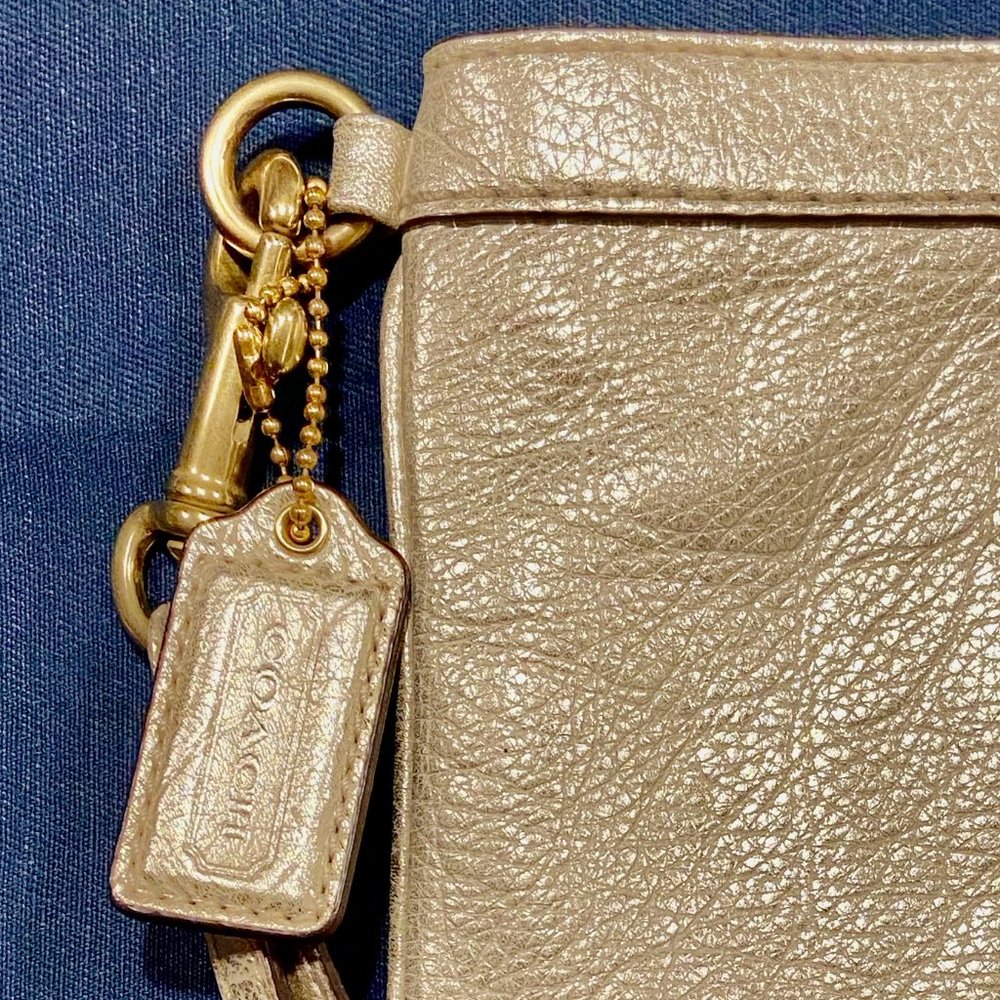 COACH Platinum Gold Metallic Large Leather Wristlet Clutch 13276 Evening Y2K NEW - Picture 6 of 16